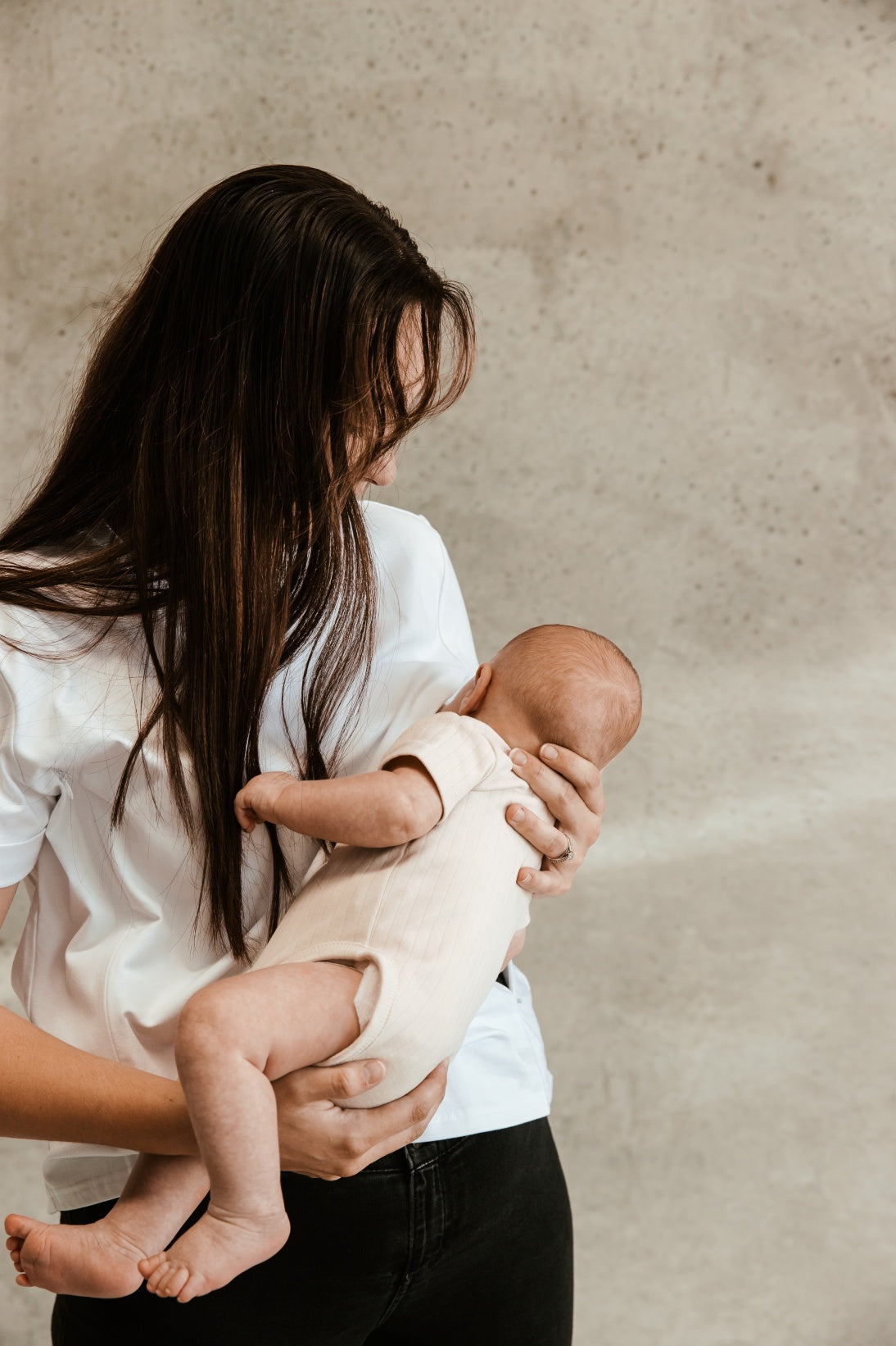 Snowdrop Nursing Tee | White Breastfeeding T-Shirt | Hidden Zipper Technology